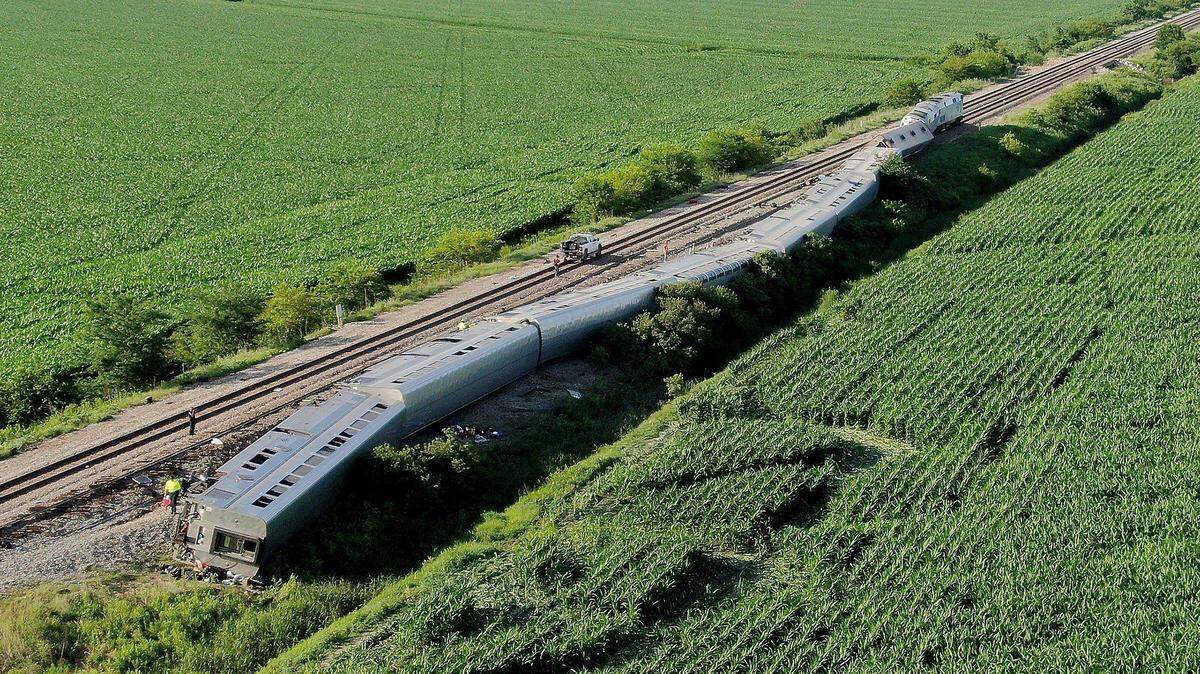Amtrak’s Southwest Chief derailed on June 27 after colliding with a dump truck at a crossing near the town of Mendon, Missouri. The crash killed four people and injuring more than 150.