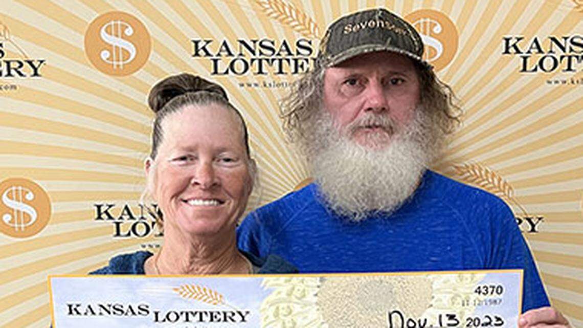 Patsy and Danny Roberts of Lyndon, Kansas, with their oversized check.