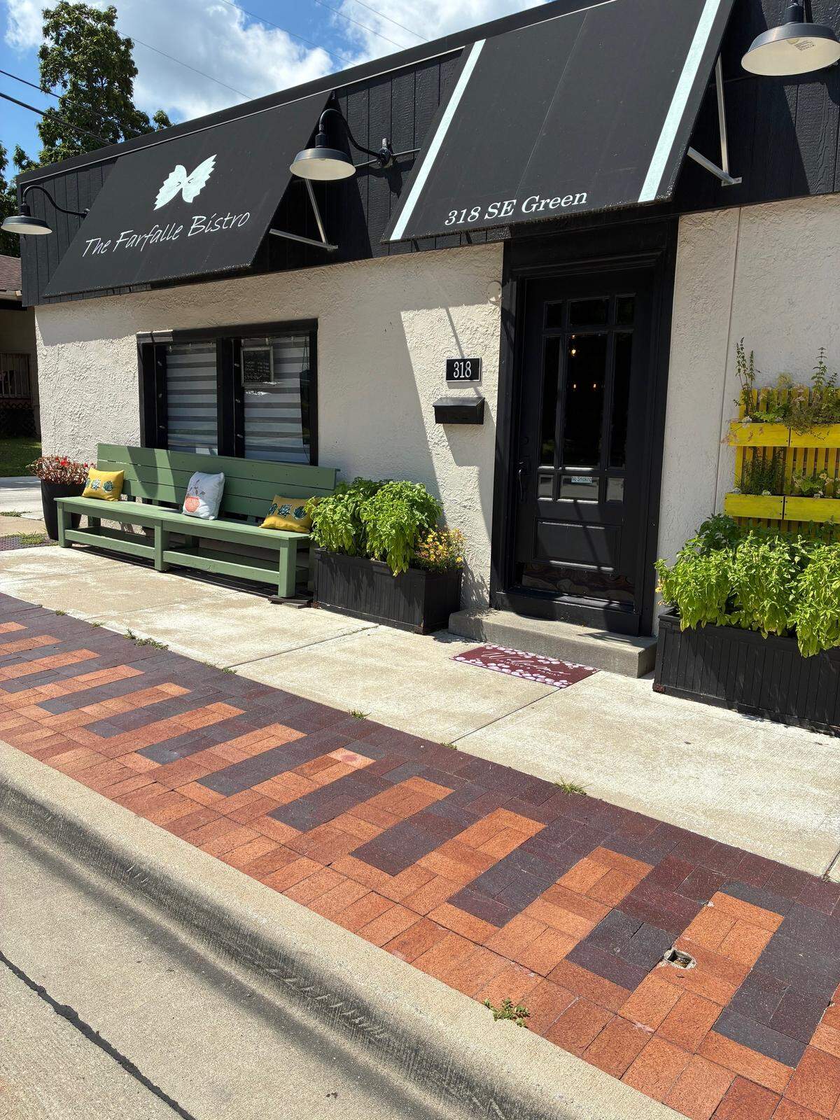 Farfalle Bistro is located in downtown Lee’s Summit, near the new Green Street development.