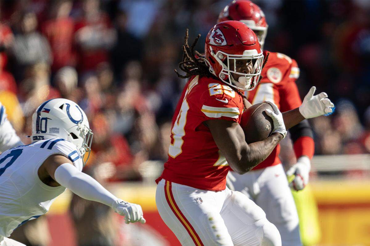 Chiefs running back Kareem Hunt (No. 29) carries the ball during an NFL Week 12 game against the Indianapolis Colts at GEHA Field at Arrowhead Stadium in Kansas City on Sunday, Nov. 23, 2025.