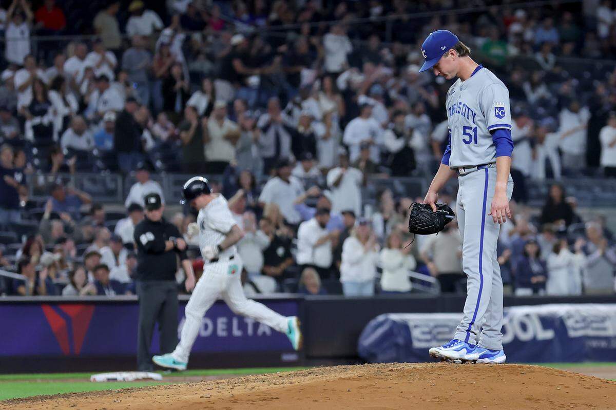 Kansas City Royals starting pitcher Brady Singer, right, waits for Yankees left fielder Alex Verdugo to round the bases after a fourth-inning home run on Monday night at Yankee Stadium in New York.