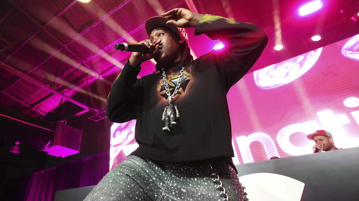 NEW ORLEANS, LOUISIANA - FEBRUARY 08: Don Toliver performs onstage during Michael Rubin's 2025 Fanatics Super Bowl Party at The Sugar Mill on February 08, 2025 in New Orleans, Louisiana. (Photo by Rich Polk/Getty Images for Fanatics)