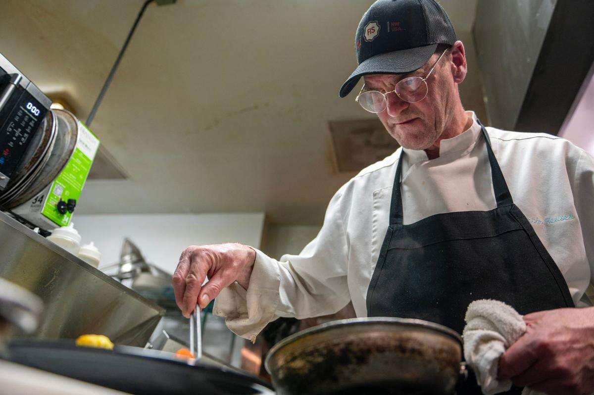 Martin Heuser, chef and co-owner of Affäre, prepares Gebratene Etenburst, German for roast duck, one of the restauran’ts bestsellers.