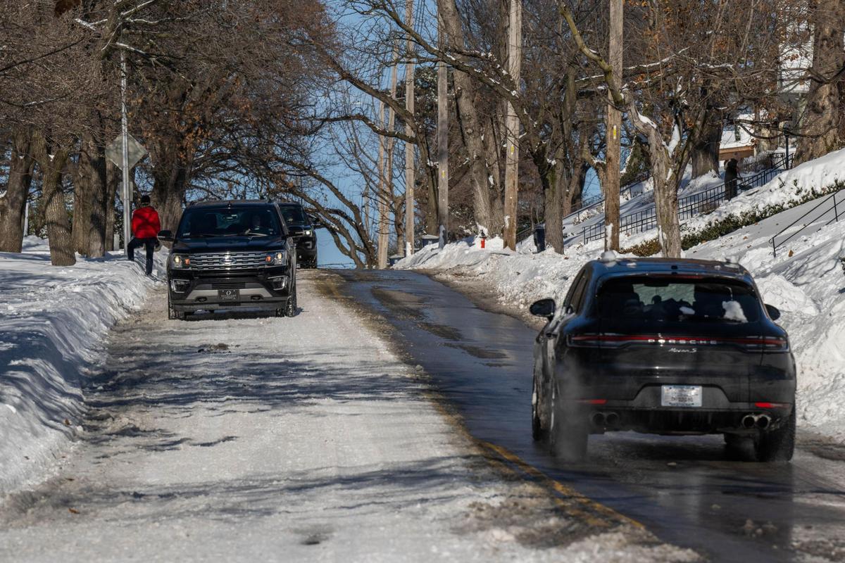 During an early January snowstorm, Wyandotte County had trouble plowing its road effectively, creating a stark divide on State Line Road, with the Kansas side on the left.