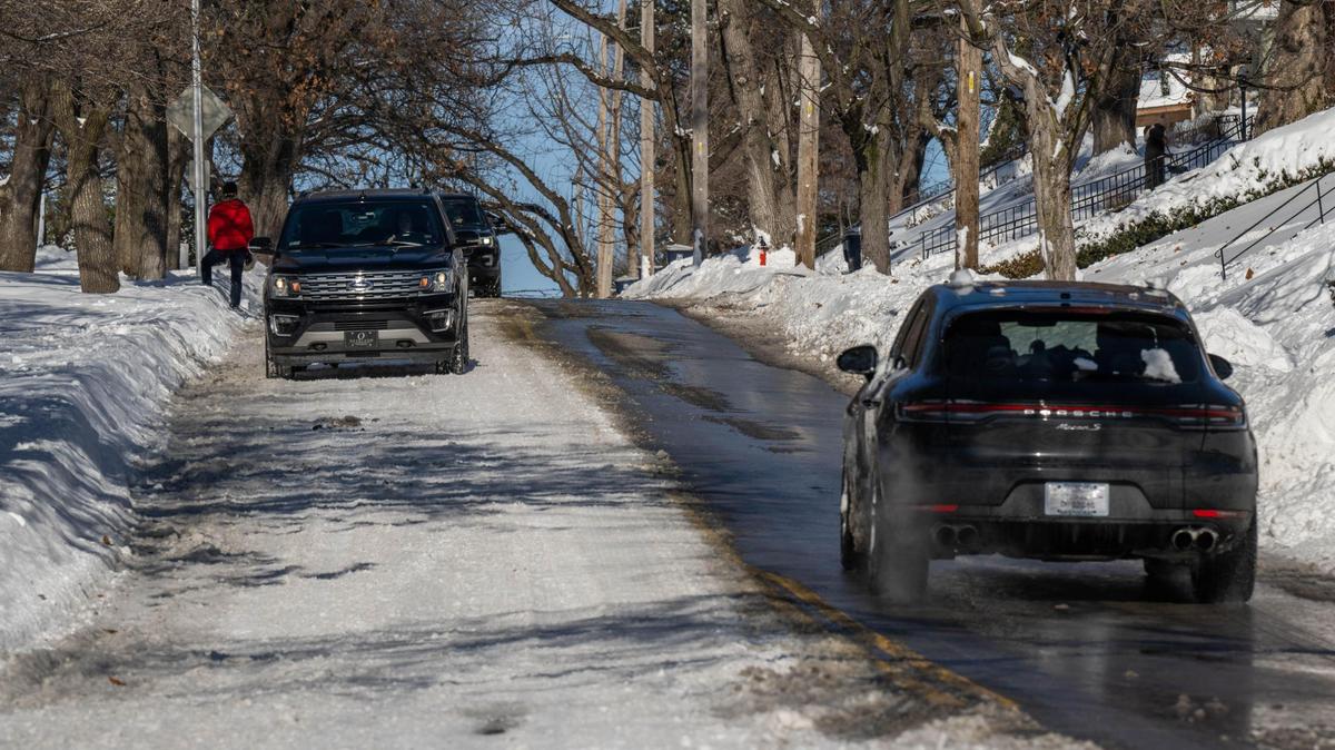 The condition of State Line Road following the previous day’s snowstorm on Monday, Jan. 6, 2025. The Missouri side on the right, Kansas side on the left.