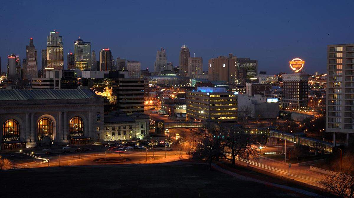 Dec 23, 2011; Kansas City, MO, USA; General view of Union Station and the downtown Kansas City skyline. Mandatory Credit: Kirby Lee/Image of Sport-USA TODAY Sports