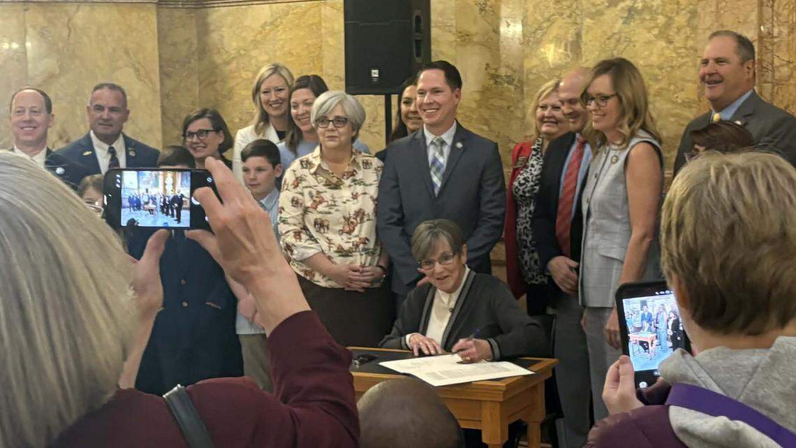 Kansas governor signs full-day cellphone ban into law for public, private schools