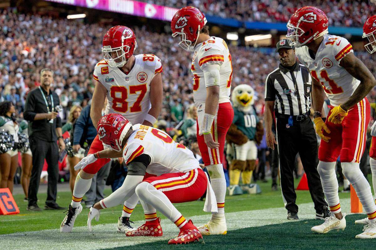 Smith-Schuster eventually blocks the view of Kelce’s dance while fanning his leg as if to cool it down and the perfectly composed moment has run its course.