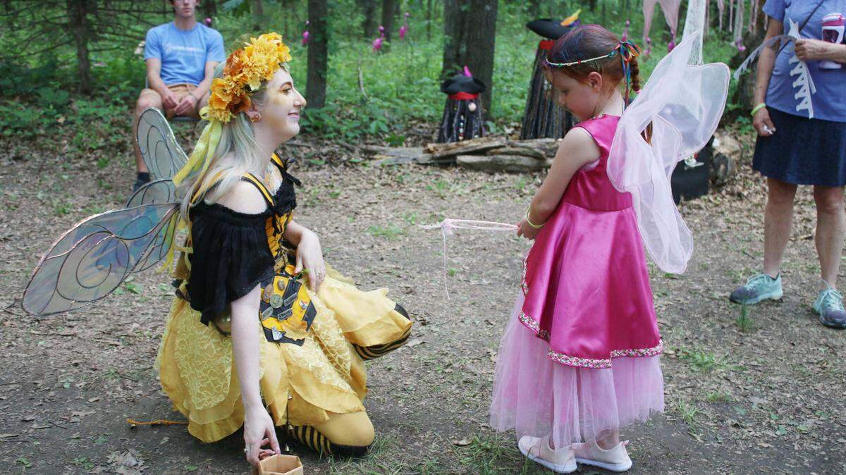 Kansas City Renaissance Festival performer Hannah Rames chats with Abigail Hoehn, 6, of Shawnee at the Overland Park Arboretum’s Enchanted Faire.