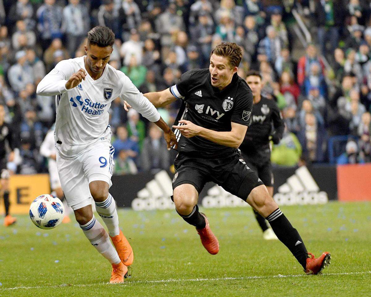 San Jose Earthquakes forward Danny Hoesen (9) and Sporting Kansas City defender Matt Besler (5) fight for the ball during the match at Children’s Mercy Park on March 17, 2018.