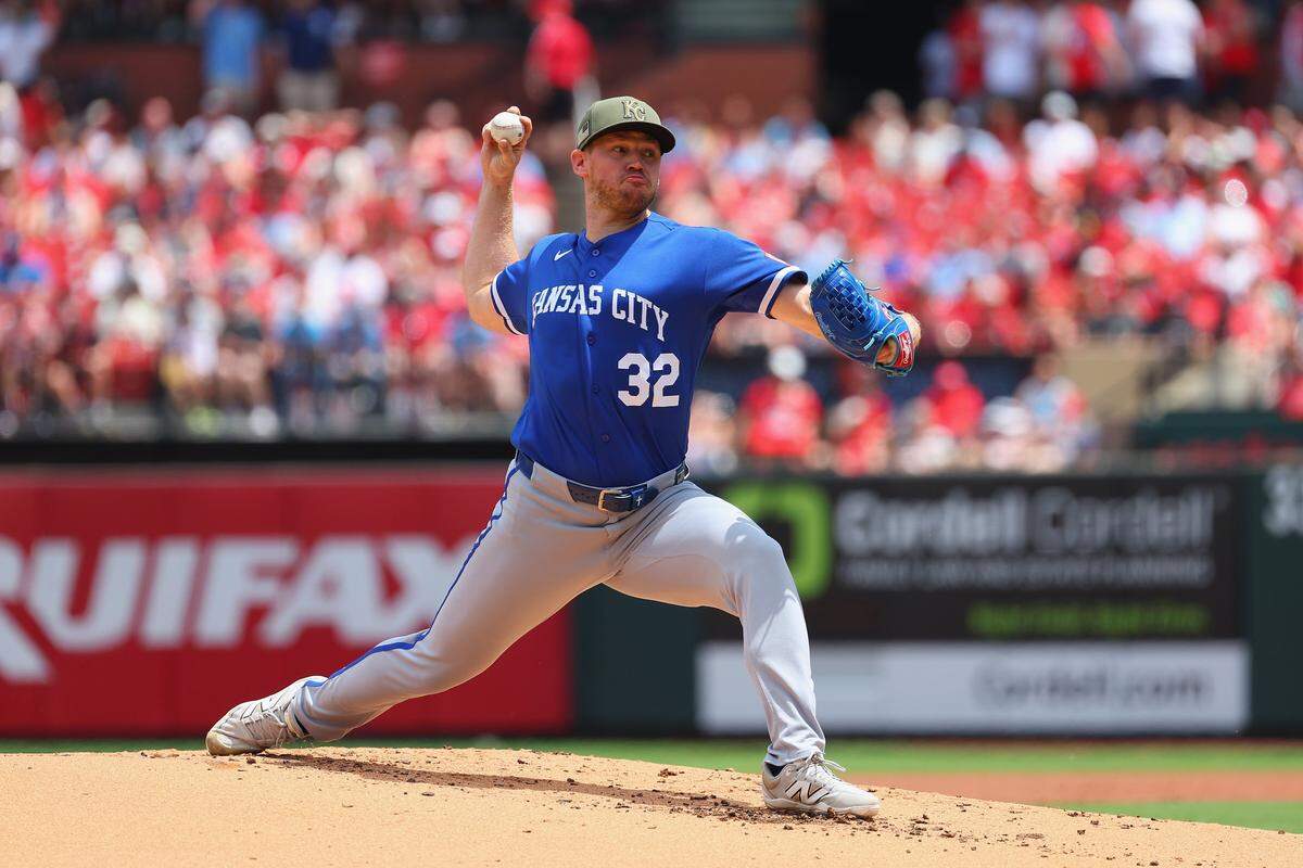 Kansas City Royals starting pitcher Stephen Kolek delivers a pitch to the Cardinals during an I-70 Series finale at Busch Stadium in St. Louis on Sunday, May 17, 2026.