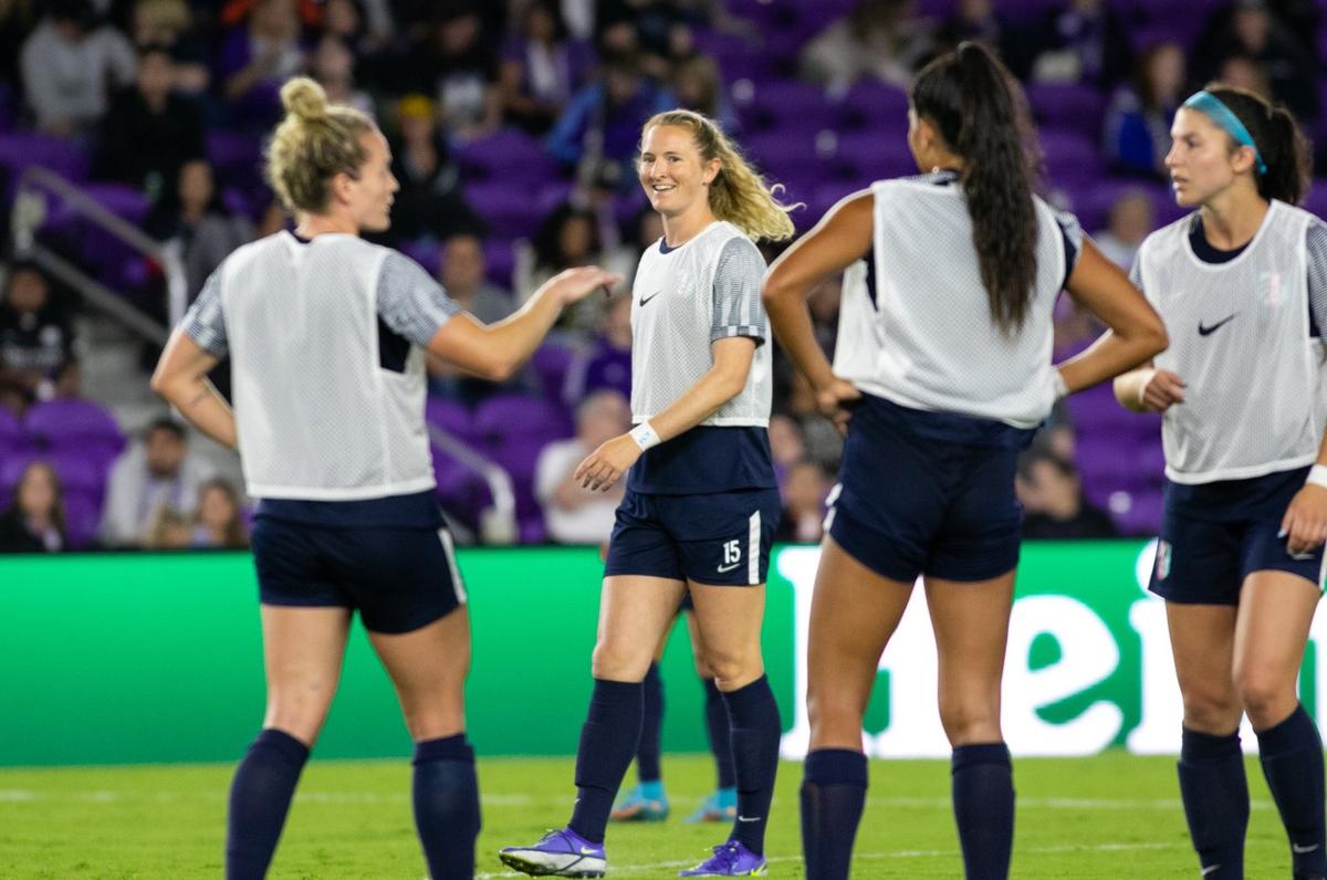 Midfielder Sam Mewis, center, made her preseason debut for the Kansas City Current Wednesday in Orlando, subbing onto the pitch in the 70th minute of a friendly against the Orlando Pride.