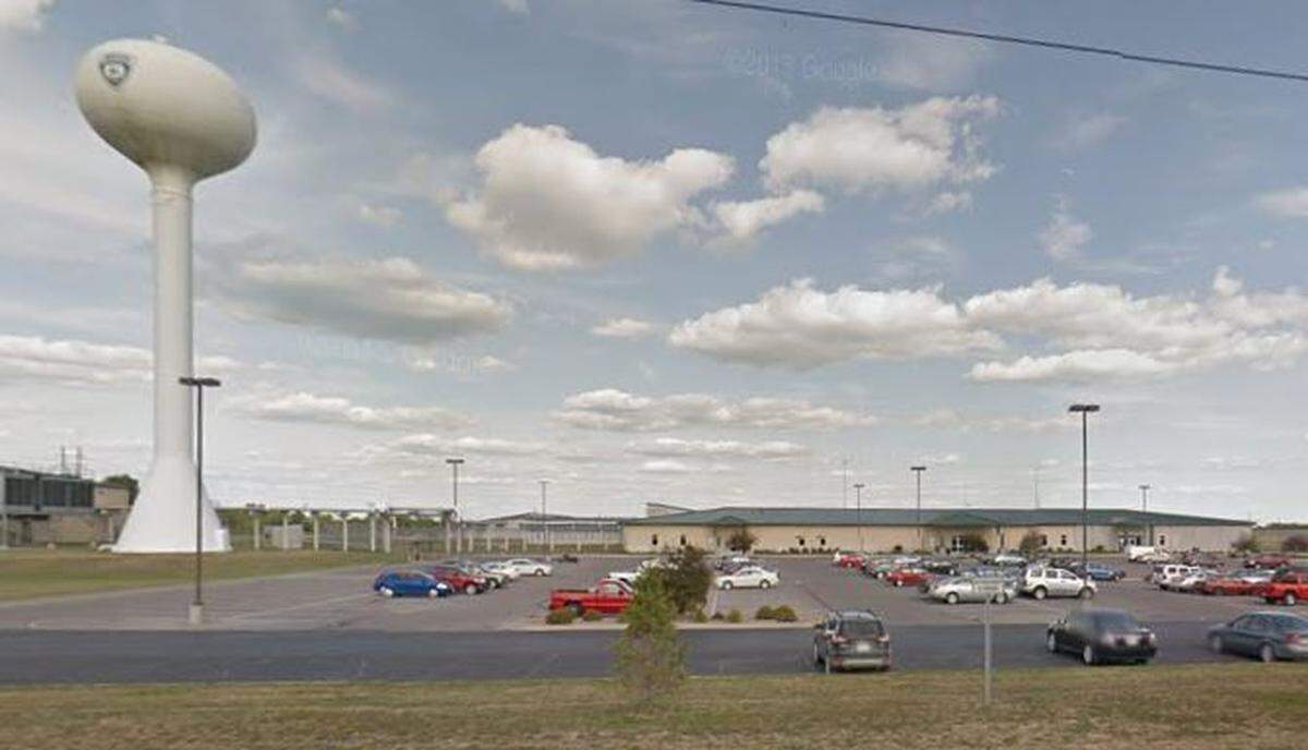 Former inmates at the Chillicothe Correctional Center say in federal lawsuits that a prison guard sexually assaulted them.