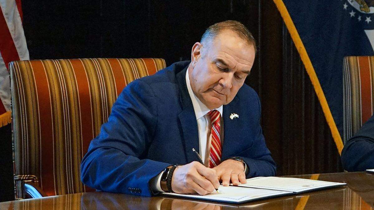 Missouri Gov. Mike Kehoe