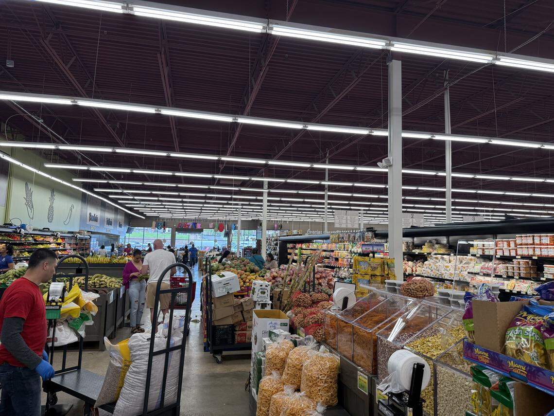 El Mercado Fresco has opened its biggest location in the KC metro.