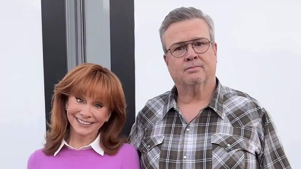 Just goofin’ around at work. Kansas City’s Eric Stonestreet will guest star on Reba McEntire’s NBC sitcom, “Happy’s Place,” when the show resumes its second season on Jan. 16.