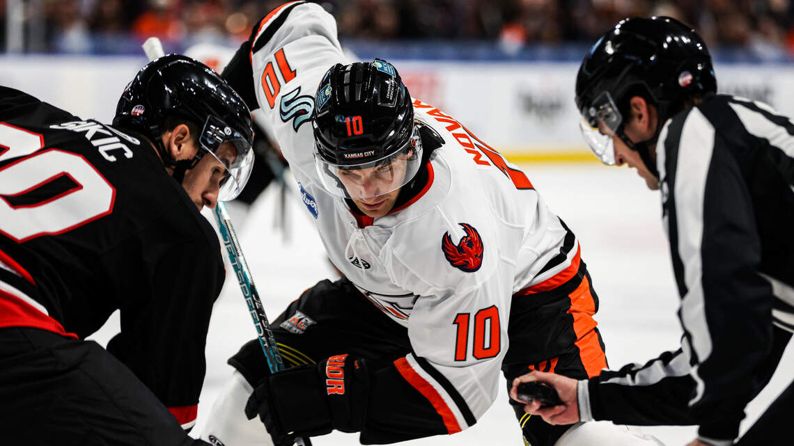 Banners unfurl, but Kansas City Mavericks come up short in hockey season opener