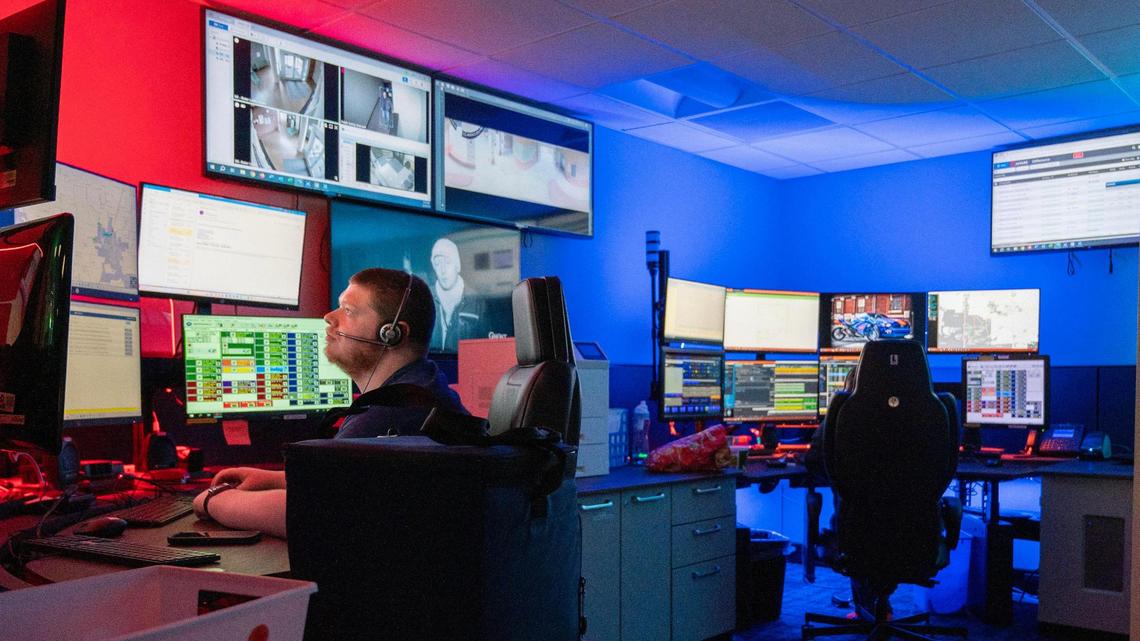 Clay County 911 dispatchers monitor computer screens while waiting for calls at the Gladstone consolidated dispatch center. Dispatchers for the Clay County Sheriff’s Office and Gladstone and Liberty police work there. Last year, the Clay County Sheriff’s Office raised its dispatchers’ starting pay to $26.44 an hour, almost $6 an hour more than Kansas City.