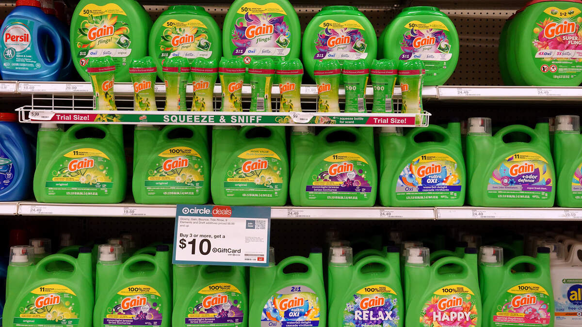 Experts share the home cleaning products that actually support a healthier indoor environment, from vinegar swaps to fragrance-free picks.