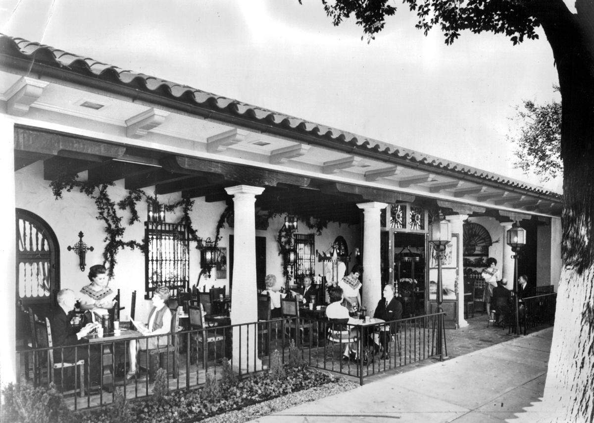 A new sidewalk café offering seating for 68 guests opened on 47th Street at Broadway on the Country Club Plaza in 1967. Created by J.W. Putsch, the café sits adjacent to his coffee house and the Side Door Lounge, providing an inviting outdoor dining experience.