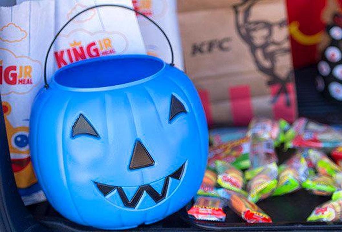 There is a movement to have children on the autism spectrum use blue pumpkins for trick-or-treating as a way to signal to homeowners that they have special needs.