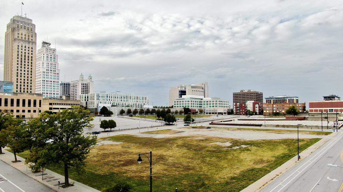 If a new Royals stadium redevelops the East Village area, reconnecting with that side of the loop makes even more sense.