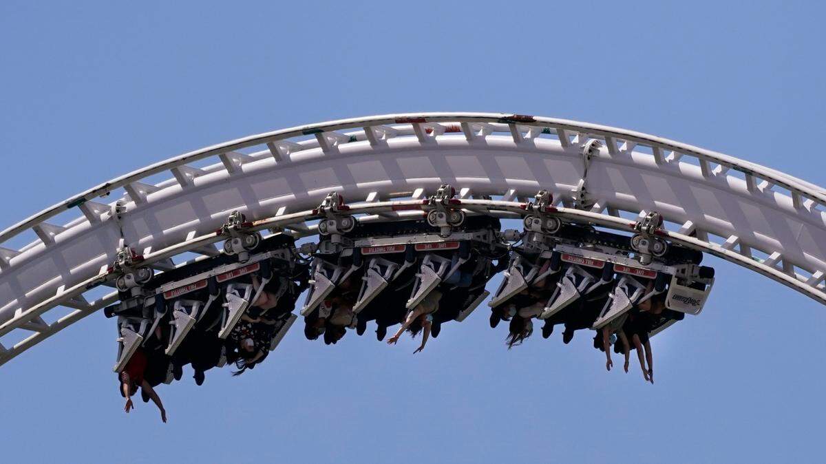 Tips for being safe while visiting amusement parks this summer.