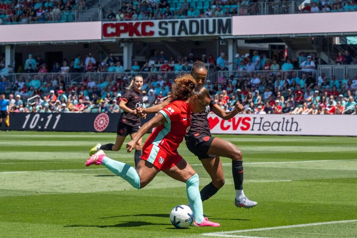 Kansas City Current forward Michelle Cooper (17) attempts a shot on goal in the Current's match vs. Portland Thorns FC on Sunday, May 24, 2026, at CPKC Stadium.