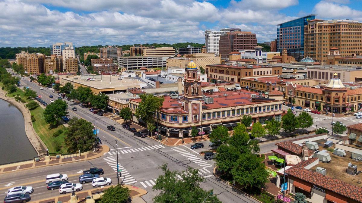 Kansas City’s Country Club Plaza is saying “goodnight” to another retail spot.