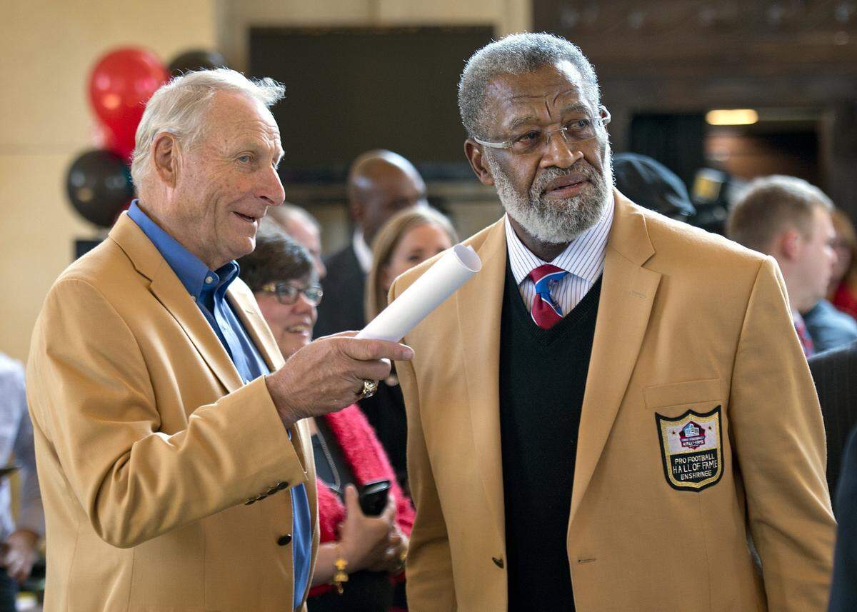 Union Station officials and Hall of Fame players Jan Stenerud (left) and Bobby Bell made an announcement in 2015.