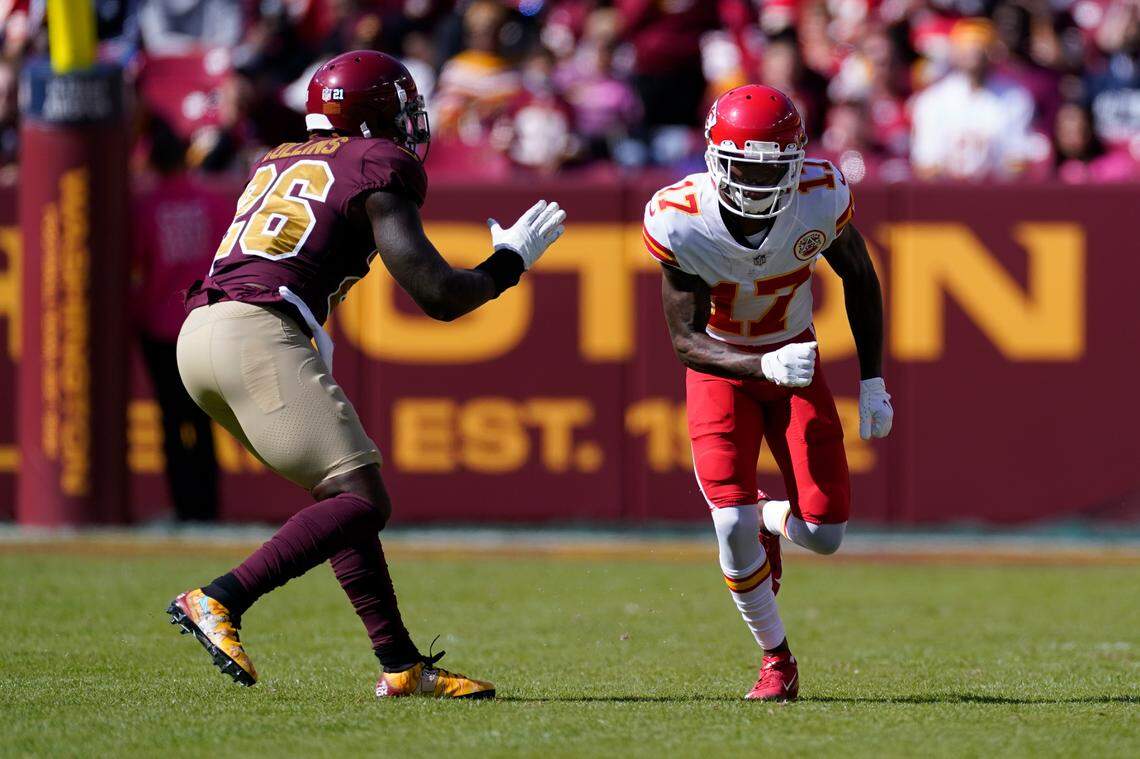 Washington Football Team safety Landon Collins defends Chiefs wide receiver Mecole Hardman during their teams’ Oct. 17 showdown in Landover, Md.