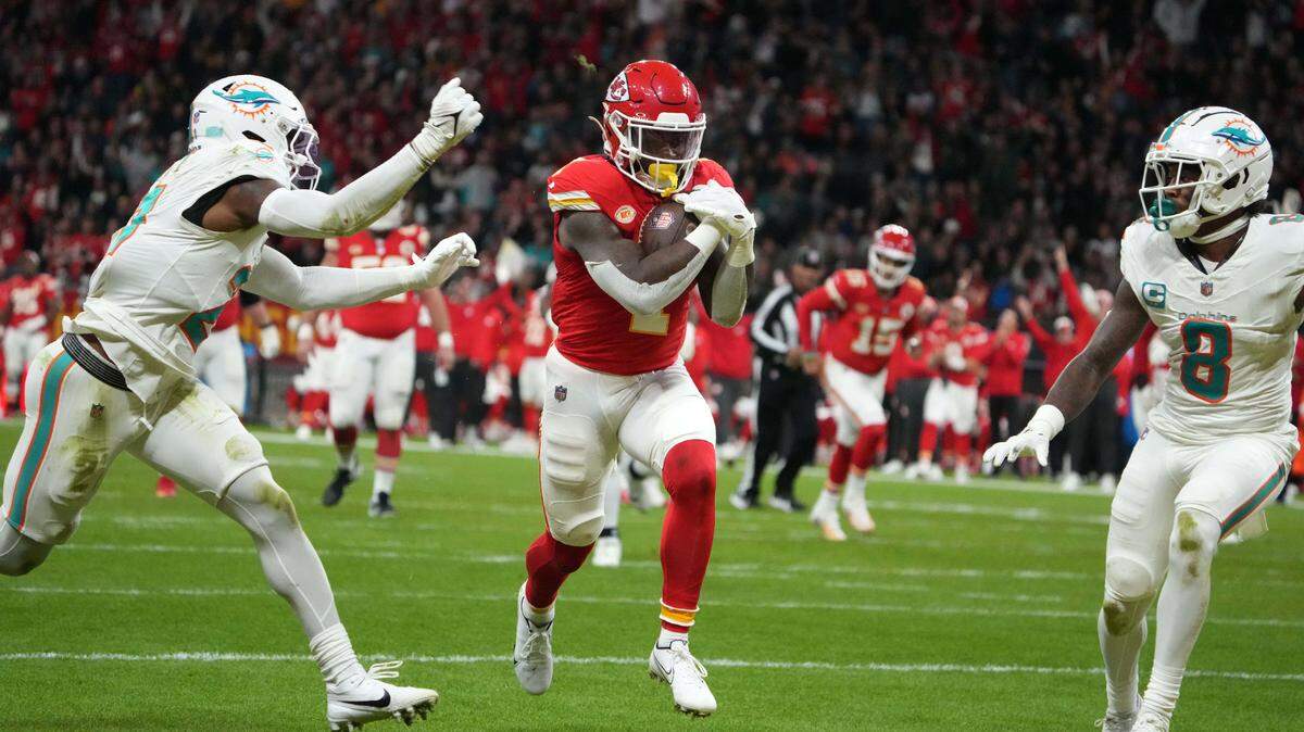 Kansas City Chiefs running back Jerick McKinnon (1) scores on a 17-yard touchdown reception against the Miami Dolphins in the first half during an NFL International Series game at Deutsche Bank Park.
