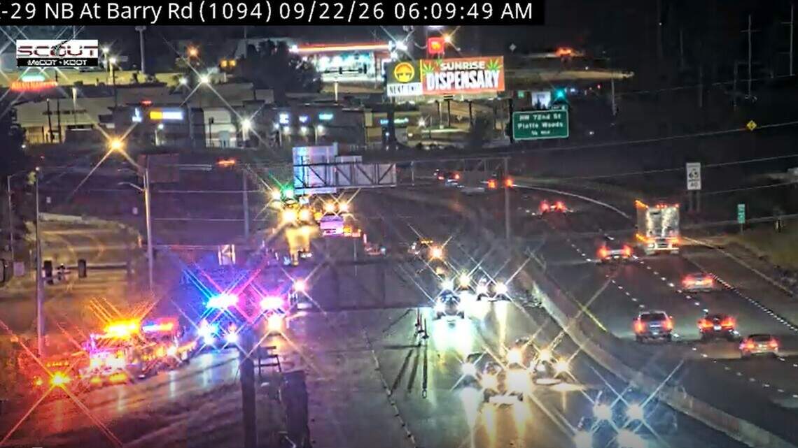2 lanes of NB I-29 reopen after semitruck crashes, spills load in KC North