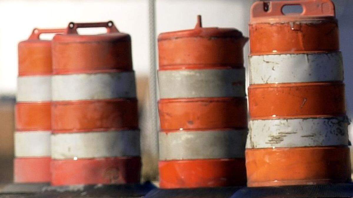 A stretch of Interstate 70 will close for a weekend in early June so that crews can remove the Crysler Avenue, Pittman Road and Phelps Road bridges over the interstate in Kansas City and Independence. The highway will close the weekend of June 8.