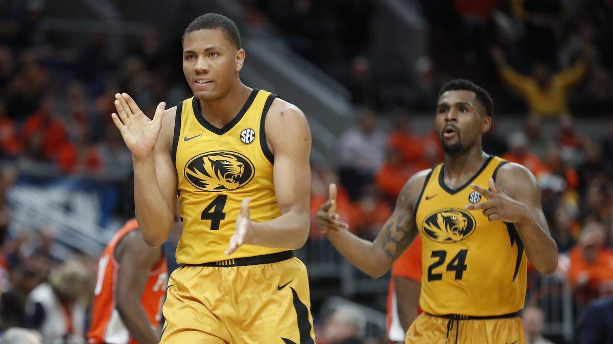 Missouri’s Javon Pickett (left) and Kevin Puryear (24) celebrated during the second half of the team’s win over Illinois on Saturday in St. Louis.