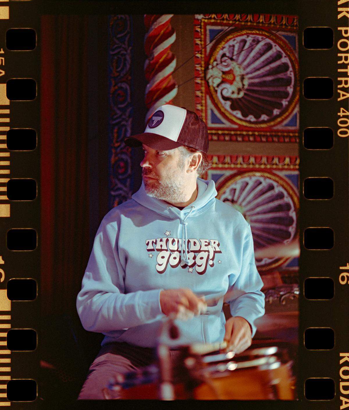 Jason Sudeikis playing the drums ahead of Saturday’s Thundergong event