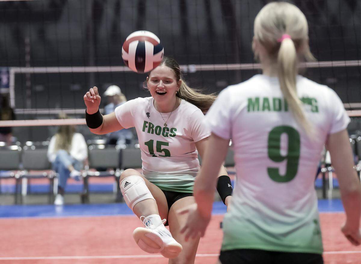 Skylar Jackson (15) of Madfrog Volleyball team of North Texas region warms up before a match at The&nbsp;Triple Crown NIT on Sunday, February 15, 2026 at Bartle Hall at the&nbsp;Kansas City Convention Center. 