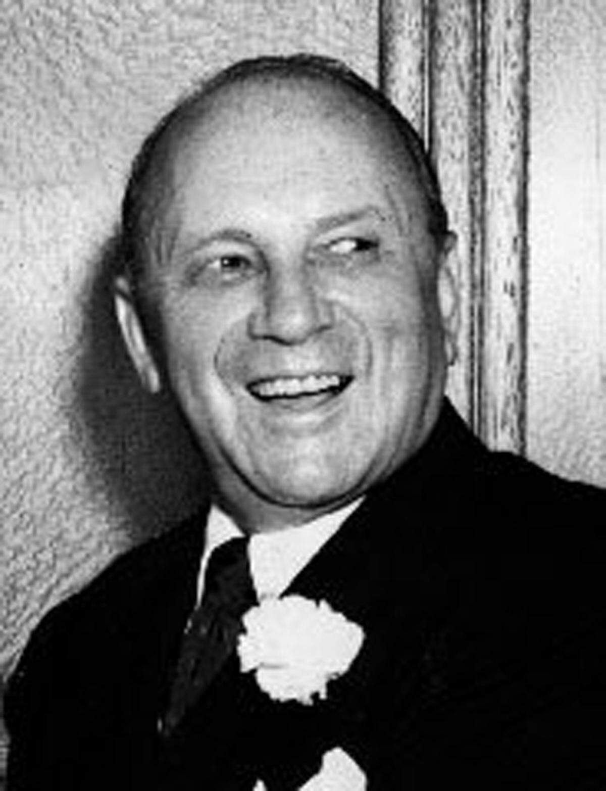 Barney Allis bought his grandson his first suit at Kansas City’s famous Woolf Brothers, maker of premier men’s clothing.
