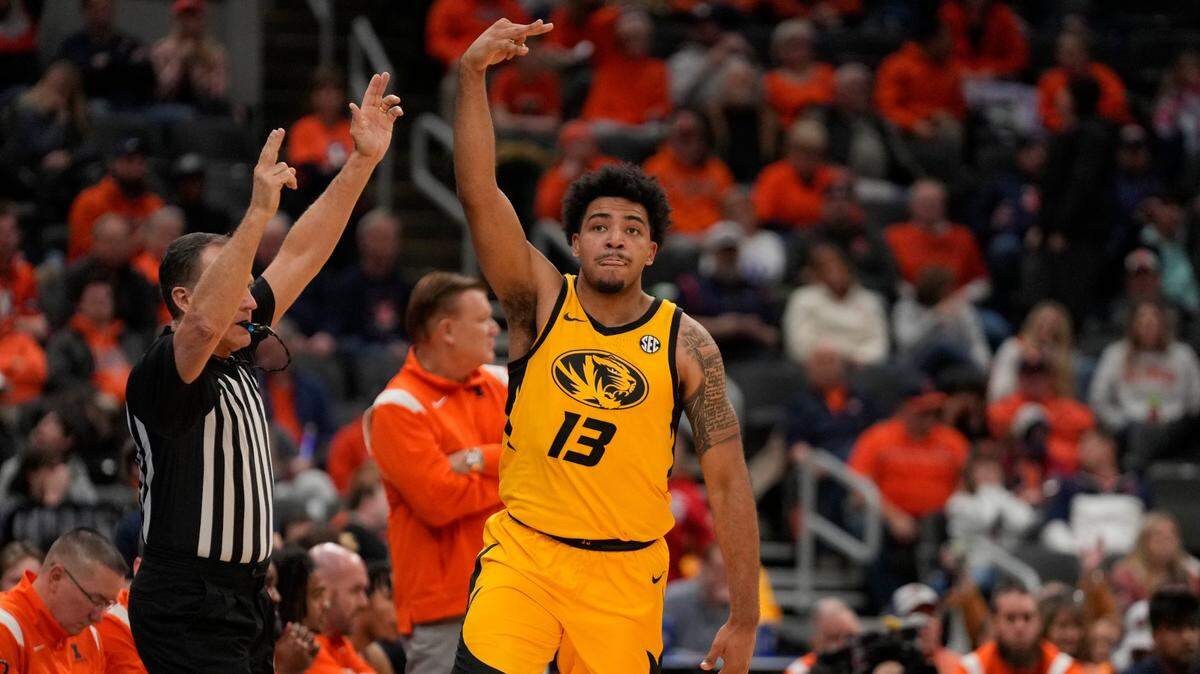 Missouri’s Ronnie DeGray III celebrates after making a three-point basket during the first half against Illinois on Dec. 22, 2022, in St. Louis.