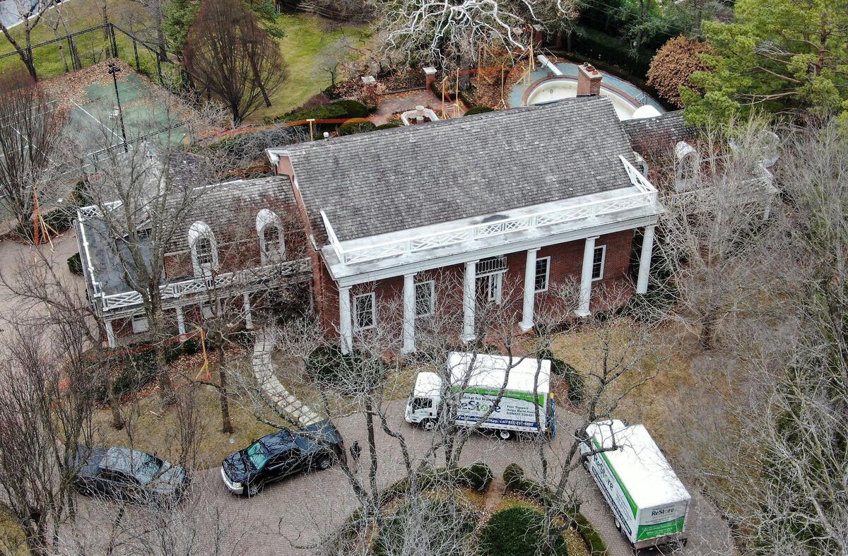 The new owners of Henry Bloch’s mansion in Mission Hills want to demolish it and build a new one. The H&R Block co-founder built the house in 1963.