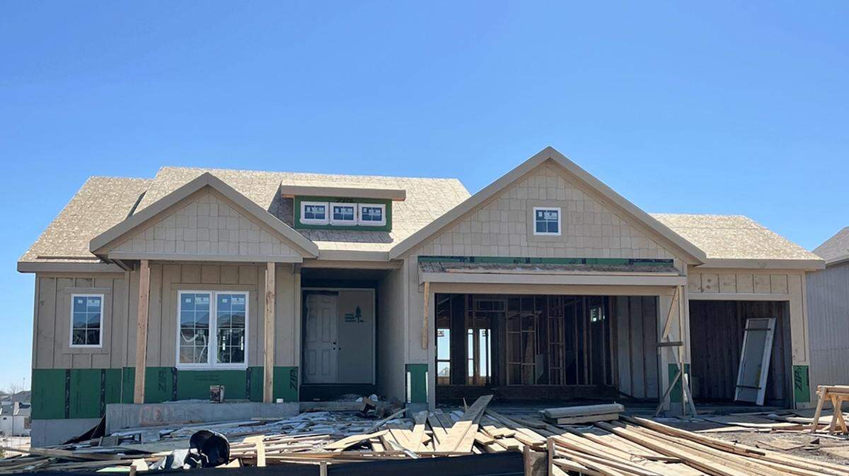 Bickimer Homes’ Jefferson EX reverse 1½-story at 12811 W. 172nd Terrace, priced priced at $771,335, features a covered front porch elevation, a walkout basement, covered rear deck & patio and a cul-de-sac location that backs to green space. Pick your finishes now for late summer completion.