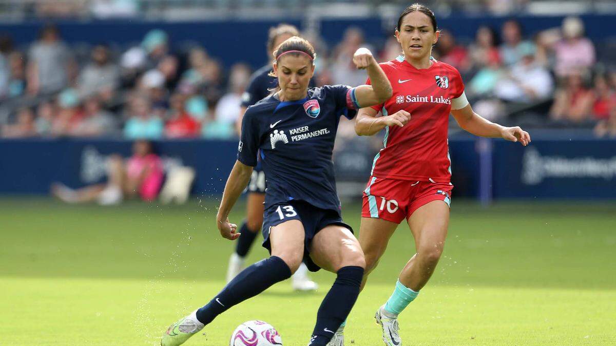 San Diego Wave forward Alex Morgan, left, runs with the ball as Kansas City Current midfielder Lo’Eau LaBonta defends during the first half of Sunday’s NWSL game at Children’s Mercy Park in Kansas City, Kan.