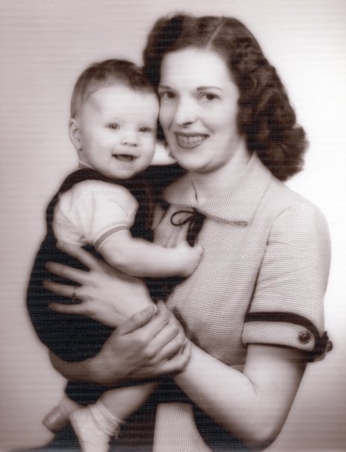 Mother and son Evelyn and Larry Bell in about 1952, some two years before his mother’s team, the Hellcats, adopted Larry as their “Hellkitten.”