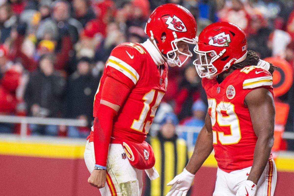 Kansas City Chiefs quarterback Patrick Mahomes (15) celebrates with Kansas City Chiefs running back Kareem Hunt (29) after Hunt's touchdown run in the second half of the Chiefs game vs. the Houston Texans on Sunday, December 7, 2025, at GEHA Field at Arrowhead Stadium.