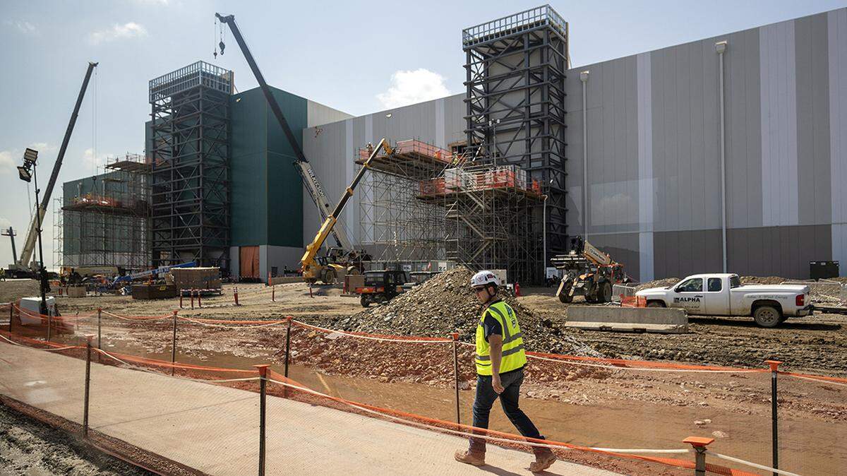 The Trump administration’s attacks on clean energy could cut the Midwest out of the future.