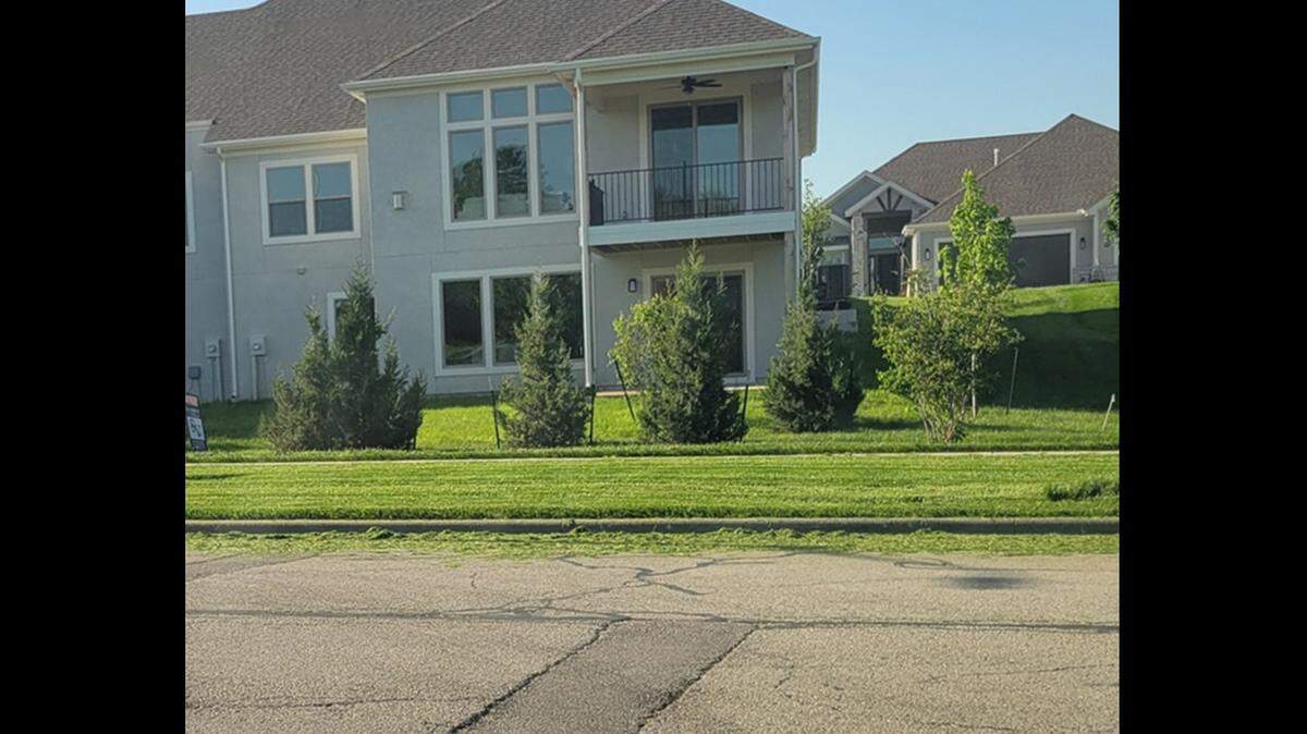 Want to be kind to the environment? Don’t leave grass clippings in the street, where they can be washed away down storm drains. That leads to environmental dangers in our lakes and other waterways.