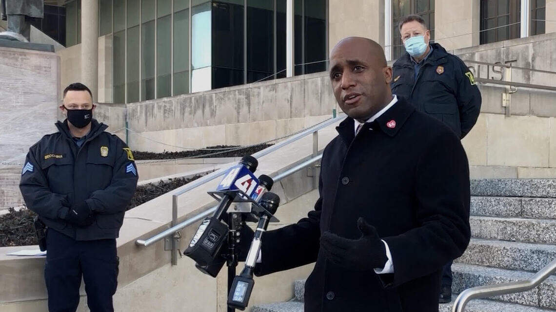 Gunshots heard as mayors of KC and St. Louis speak at violence prevention event