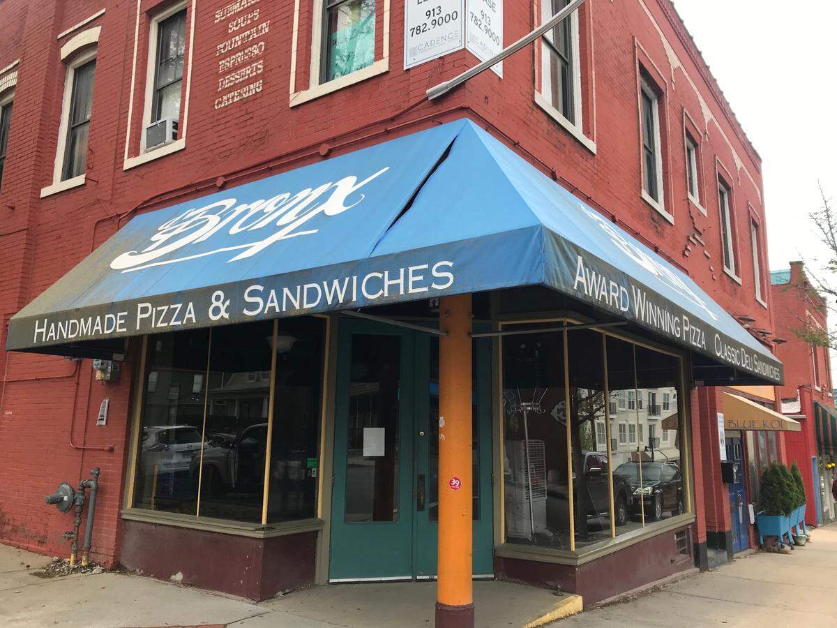 D’Bronx has temporarily closed just east of State Line Road.