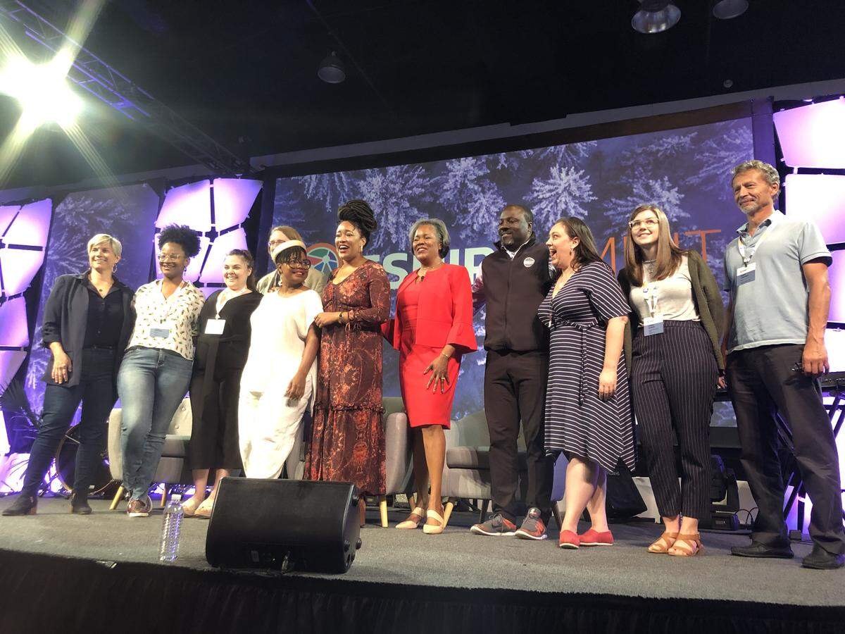 Mixtroz founders Ashlee Ammons and Kerry Schrader (center) spoke at the Kauffman Foundation’s ESHIP Summit and invited their community of supporters onstage to demonstrate that entrepreneurship is a team sport.