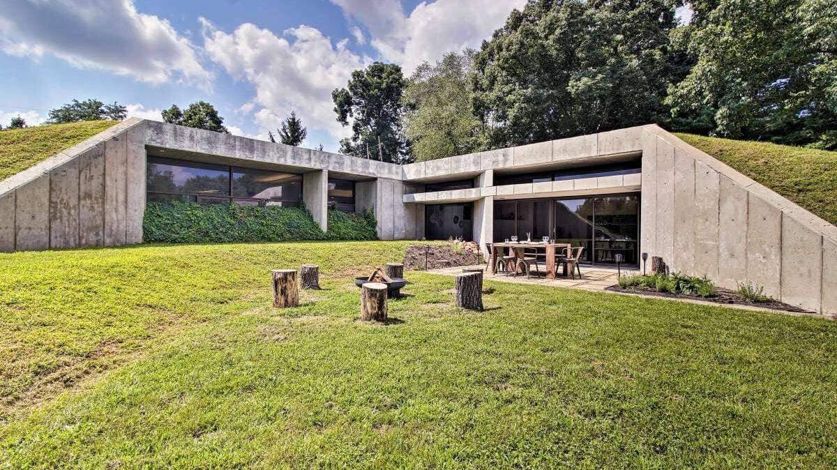 This Springfield, Missouri, Airbnb is mostly underground and features a patio and firepit. The rental unit, called “Unique ‘Earthouse’ Retreat w/ Spring-Fed Creek,” was the Missouri Airbnb on the most user wishlists.